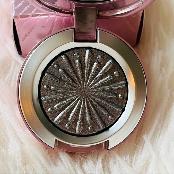 MAC Cosmetics Eyeshadow “Silver Bells” Frosted Fireworks Collection Silver NWB - Picture 7 of 11